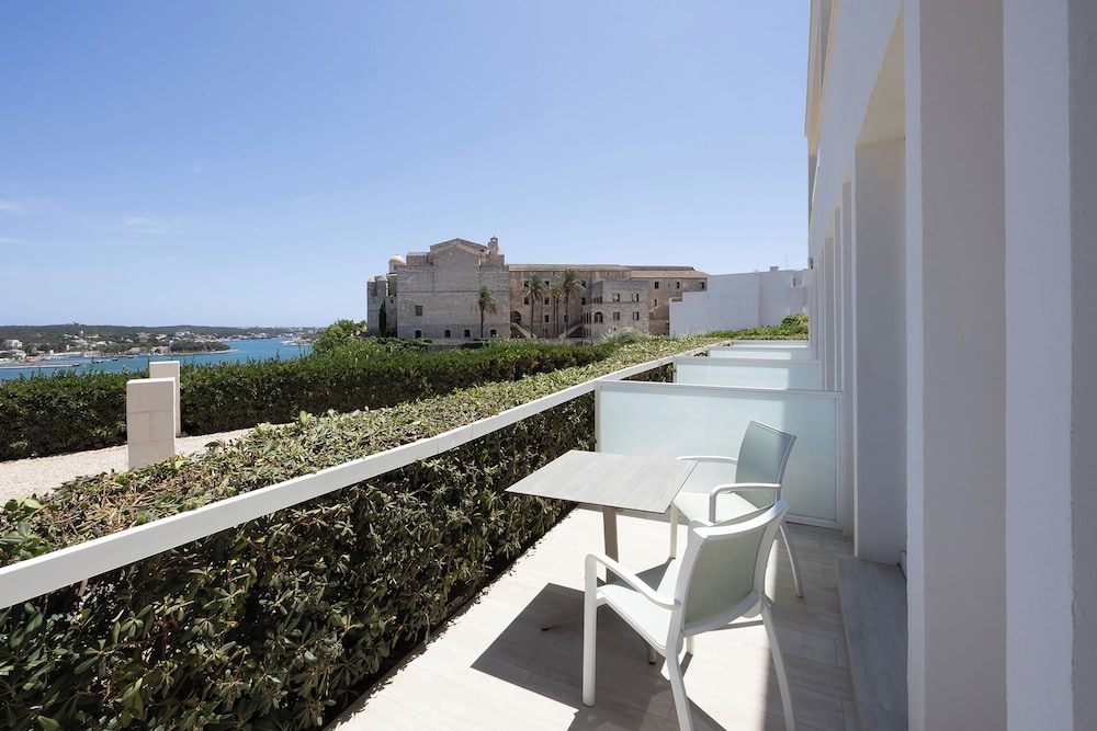 Catalonia Mirador des Port — Hotel rooms in Mahon, Balearic Islands