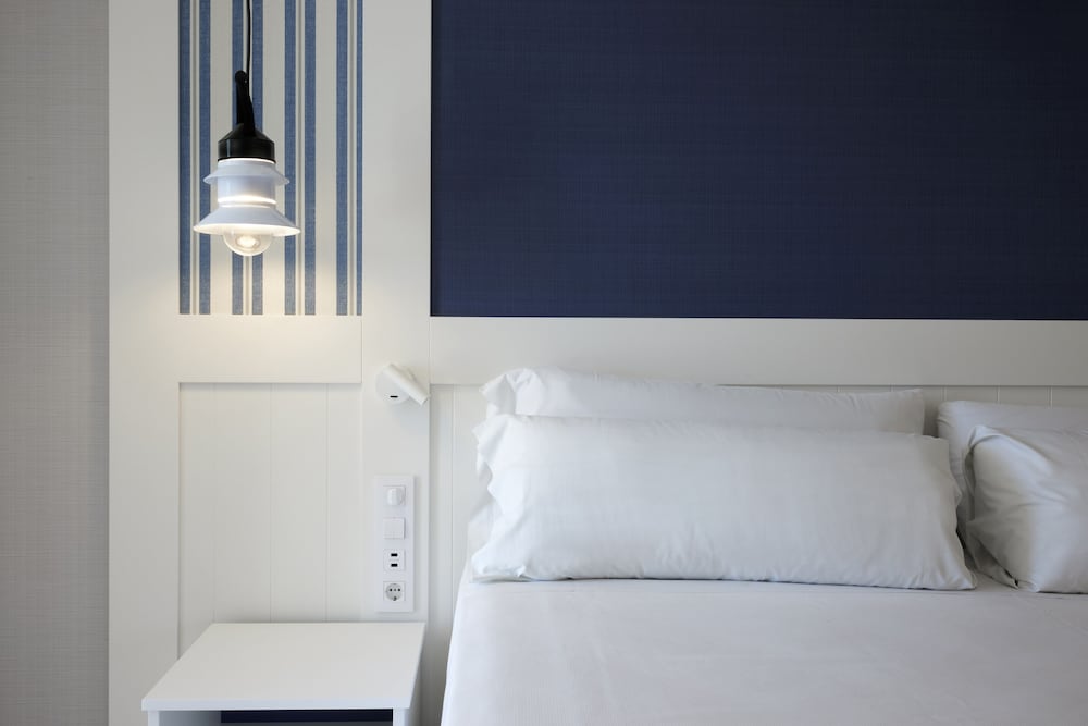 Catalonia Mirador des Port — Hotel rooms in Mahon, Balearic Islands