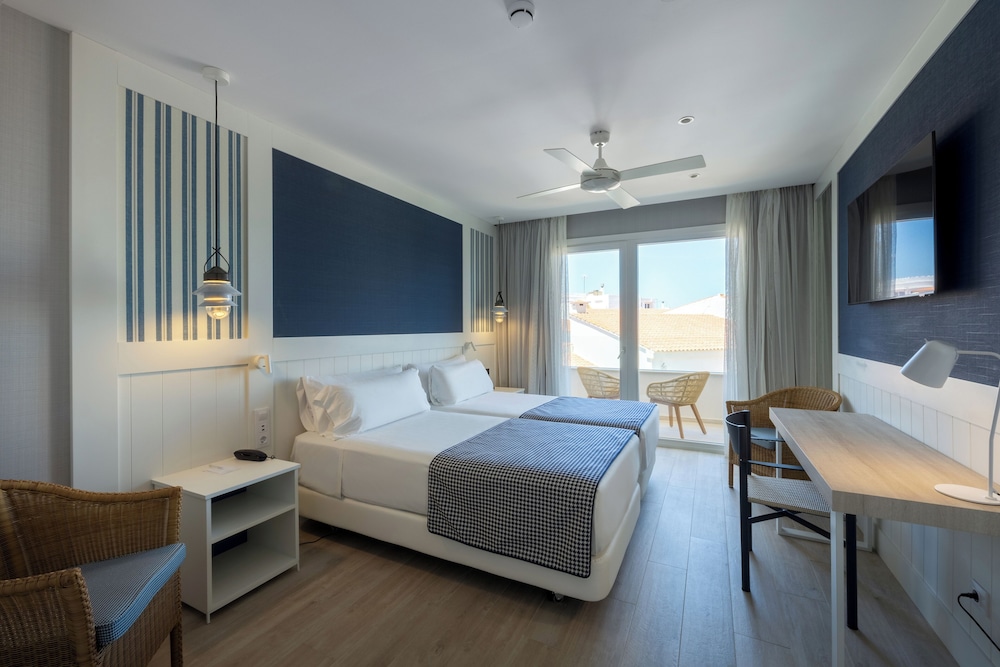 Catalonia Mirador des Port — Hotel rooms in Mahon, Balearic Islands