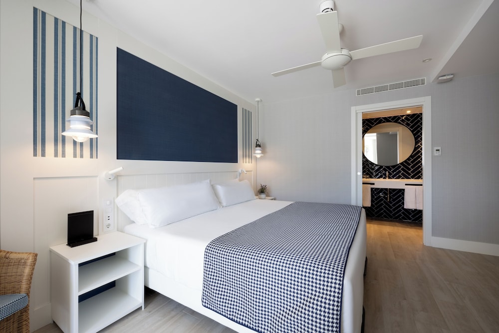 Catalonia Mirador des Port — Hotel rooms in Mahon, Balearic Islands