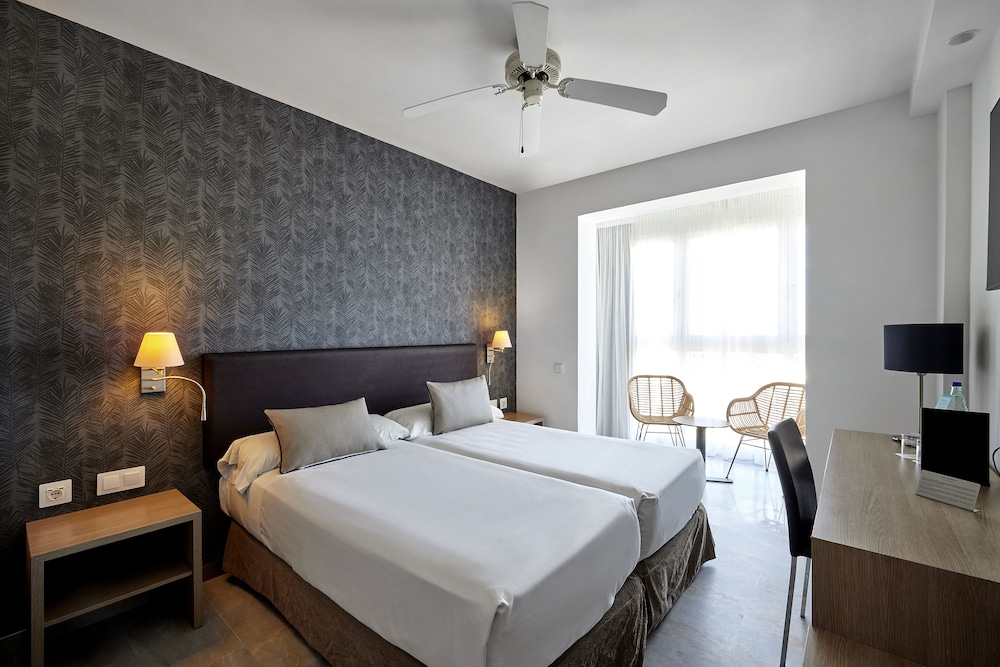 Catalonia Mirador des Port — Hotel rooms in Mahon, Balearic Islands