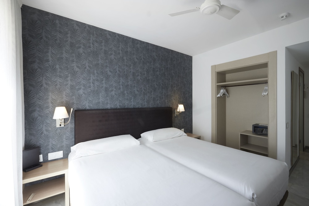 Catalonia Mirador des Port — Hotel rooms in Mahon, Balearic Islands