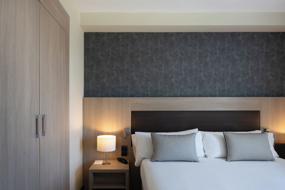 Catalonia Mirador des Port — Hotel rooms in Mahon, Balearic Islands