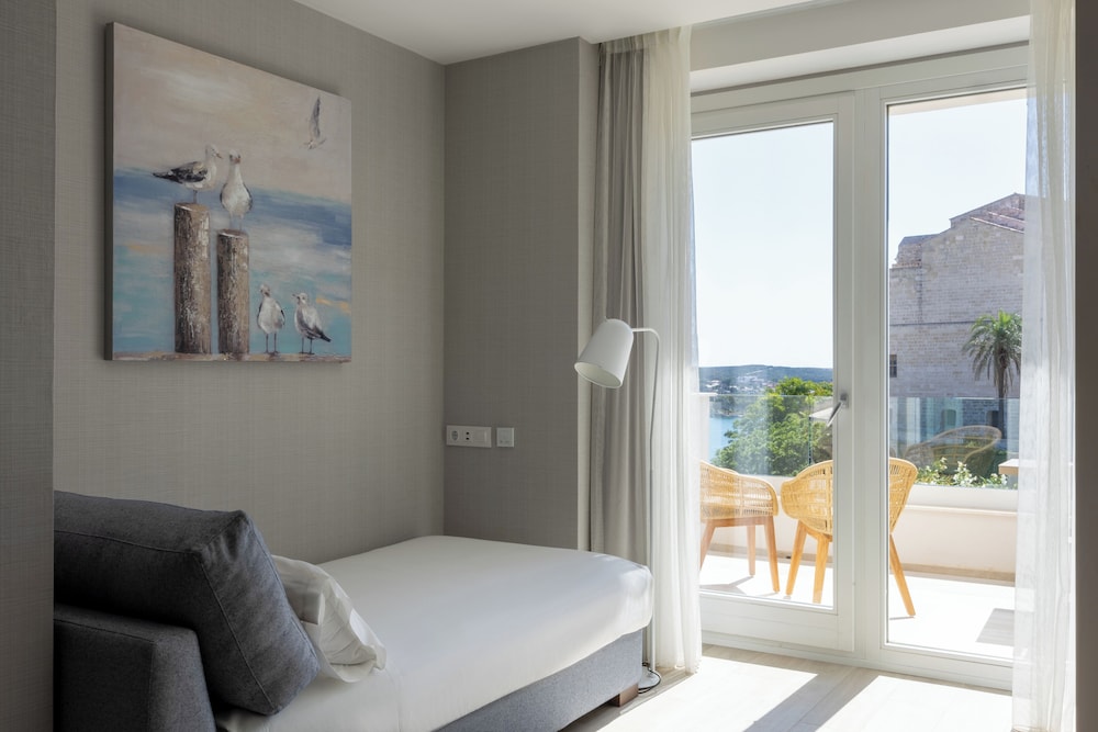 Catalonia Mirador des Port — Hotel rooms in Mahon, Balearic Islands