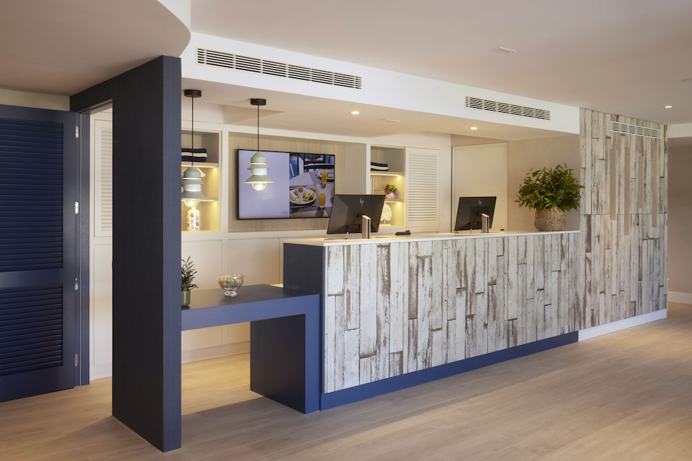 Catalonia Mirador des Port — Hotel building in Mahon, Balearic Islands