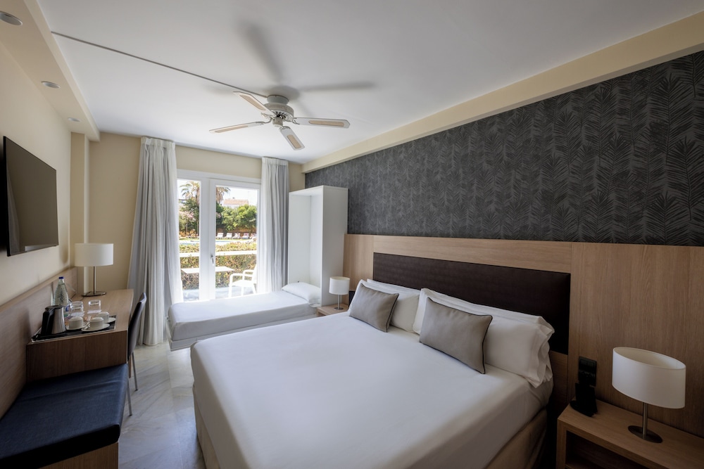 Catalonia Mirador des Port — Hotel rooms in Mahon, Balearic Islands