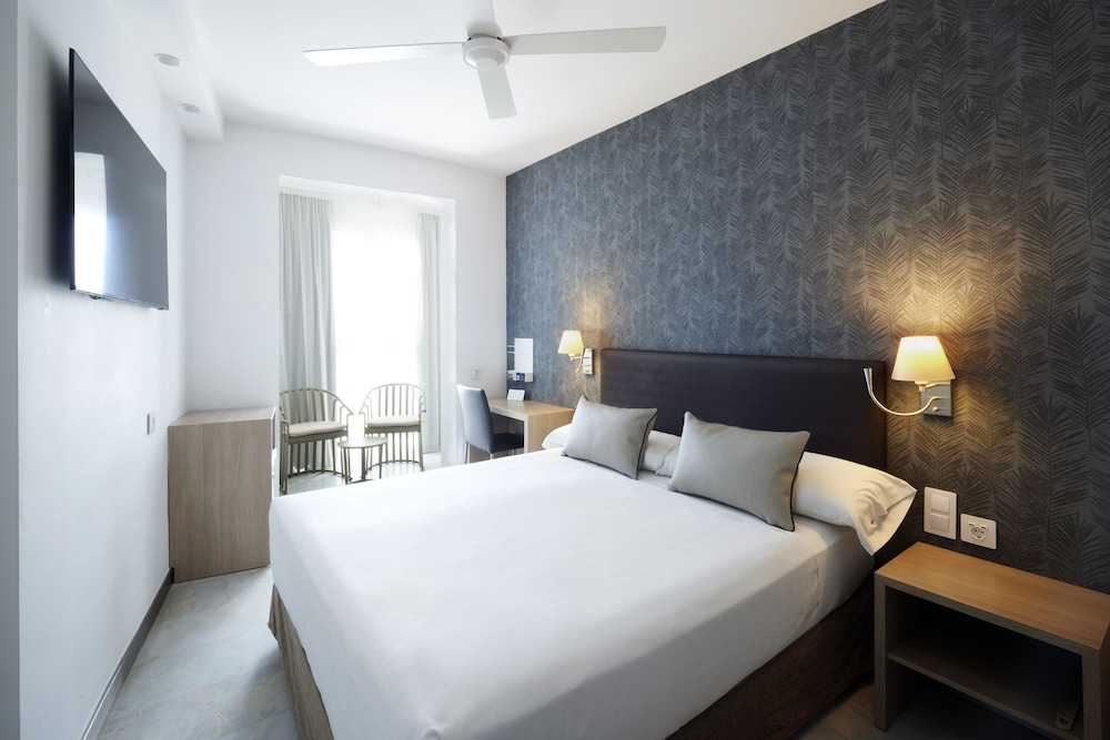 Catalonia Mirador des Port — Hotel rooms in Mahon, Balearic Islands