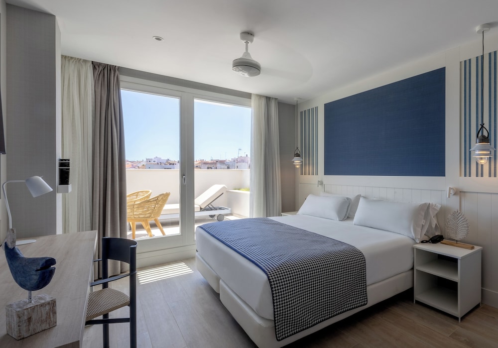 Catalonia Mirador des Port — Hotel rooms in Mahon, Balearic Islands