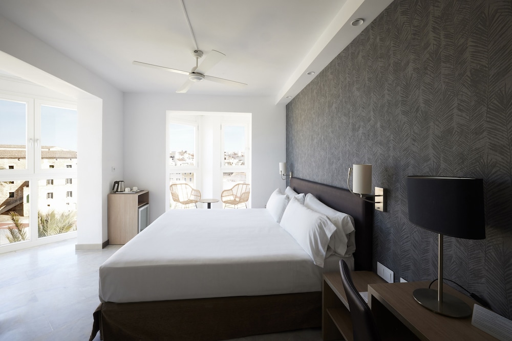 Catalonia Mirador des Port — Hotel rooms in Mahon, Balearic Islands