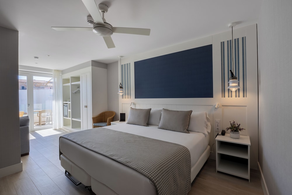 Catalonia Mirador des Port — Hotel rooms in Mahon, Balearic Islands