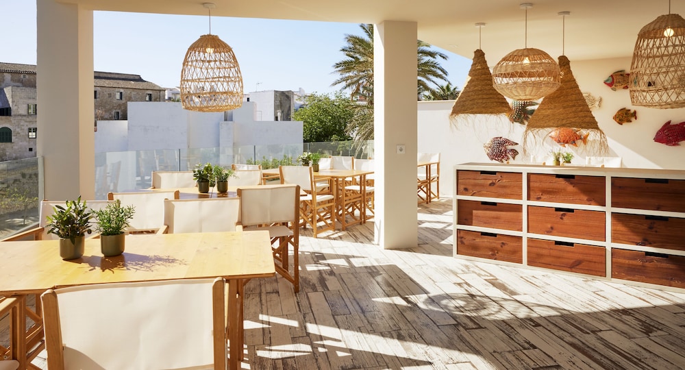 Catalonia Mirador des Port — Restaurant & bars in Mahon, Balearic Islands