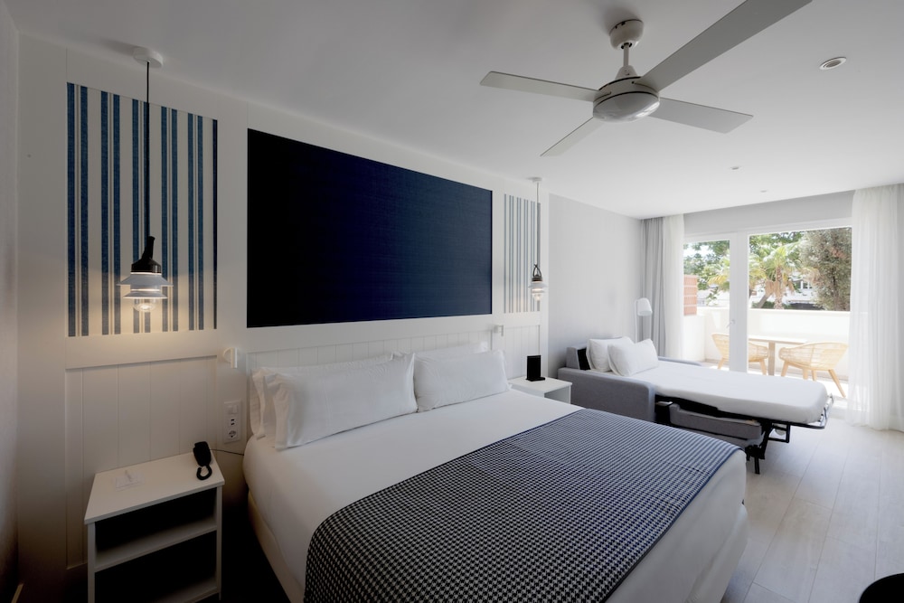 Catalonia Mirador des Port — Hotel rooms in Mahon, Balearic Islands