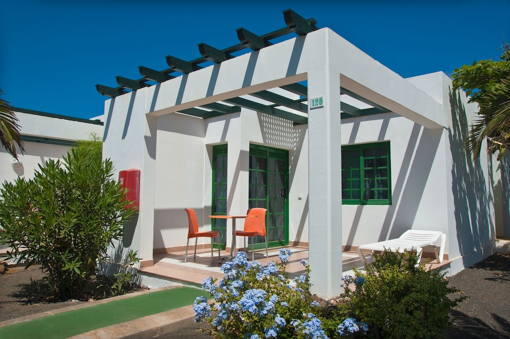Relaxia Lanzasur- All Inclusive — Hotel building in Playa Blanca, Canary Islands