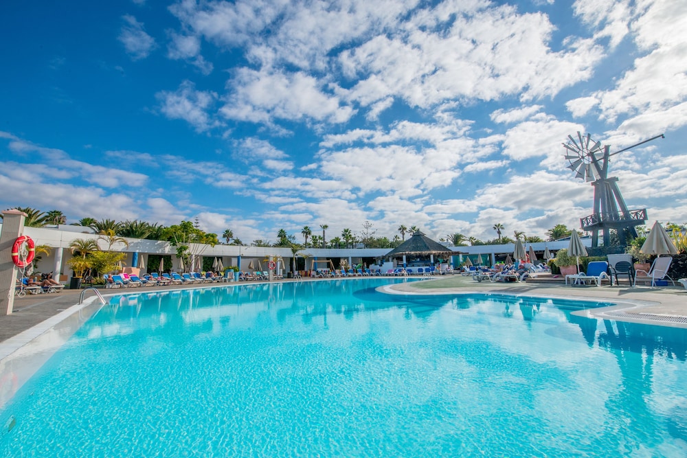 Relaxia Lanzasur- All Inclusive — Swimming pool in Playa Blanca, Canary Islands