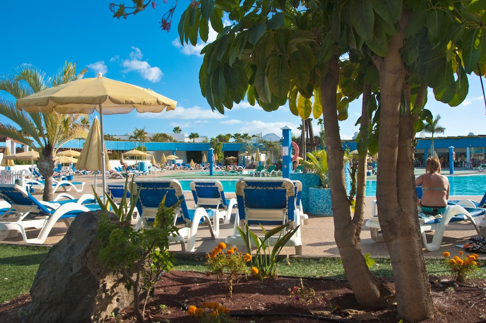 Relaxia Lanzasur- All Inclusive — Swimming pool in Playa Blanca, Canary Islands