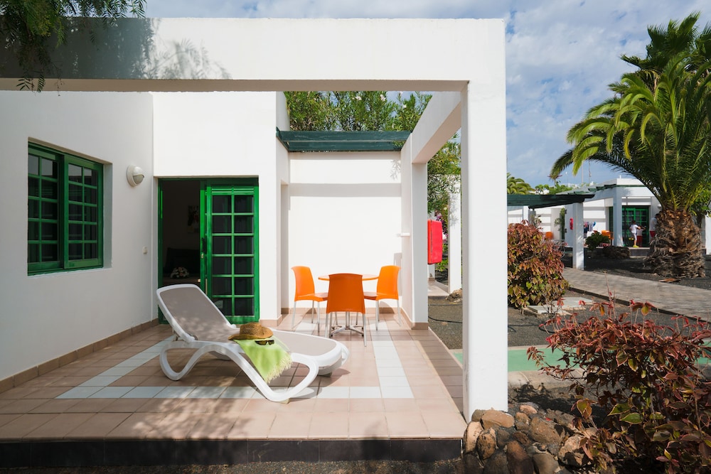 Relaxia Lanzasur- All Inclusive — Hotel building in Playa Blanca, Canary Islands