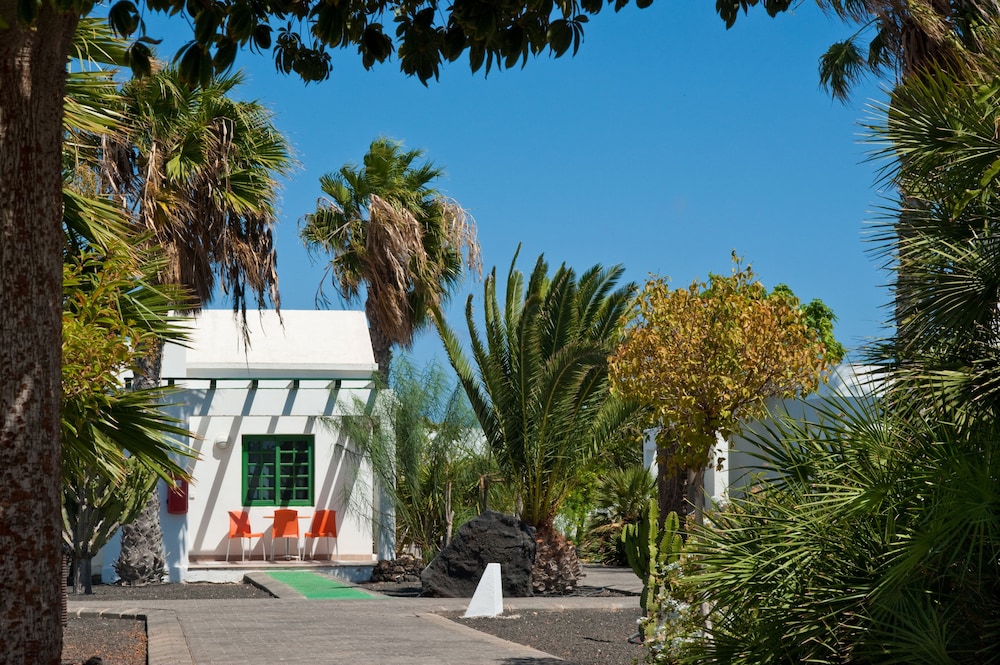 Relaxia Lanzasur- All Inclusive — Hotel building in Playa Blanca, Canary Islands