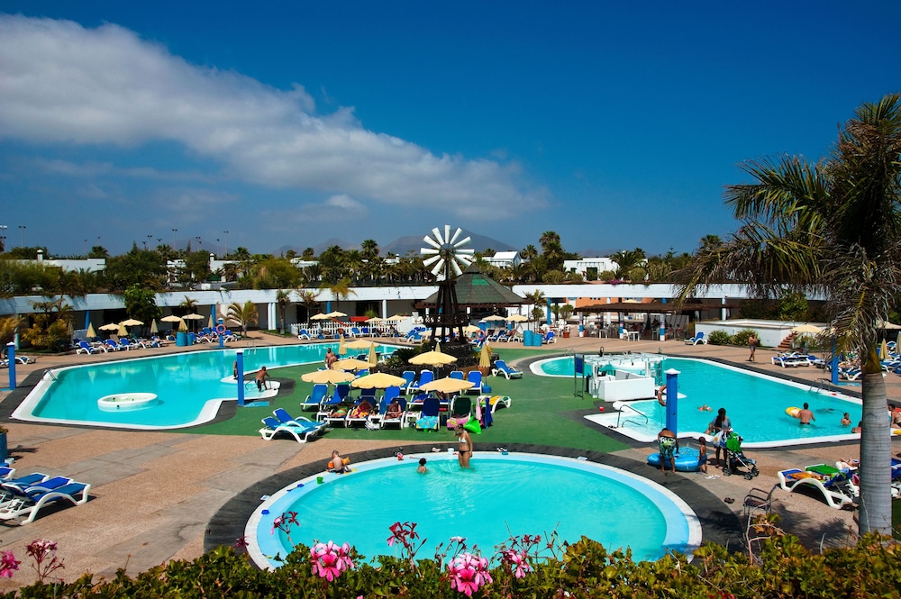 Relaxia Lanzasur- All Inclusive — Swimming pool in Playa Blanca, Canary Islands