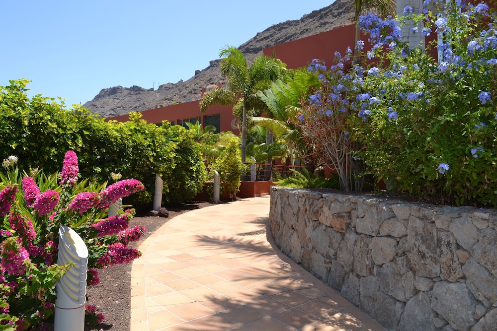 Apartamentos Cordial Mogán Valle — Hotel building in Puerto de Mogan, Canary Islands
