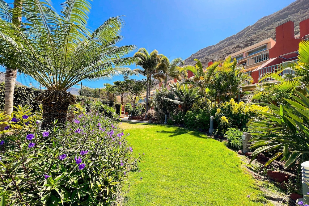 Apartamentos Cordial Mogán Valle — Hotel building in Puerto de Mogan, Canary Islands