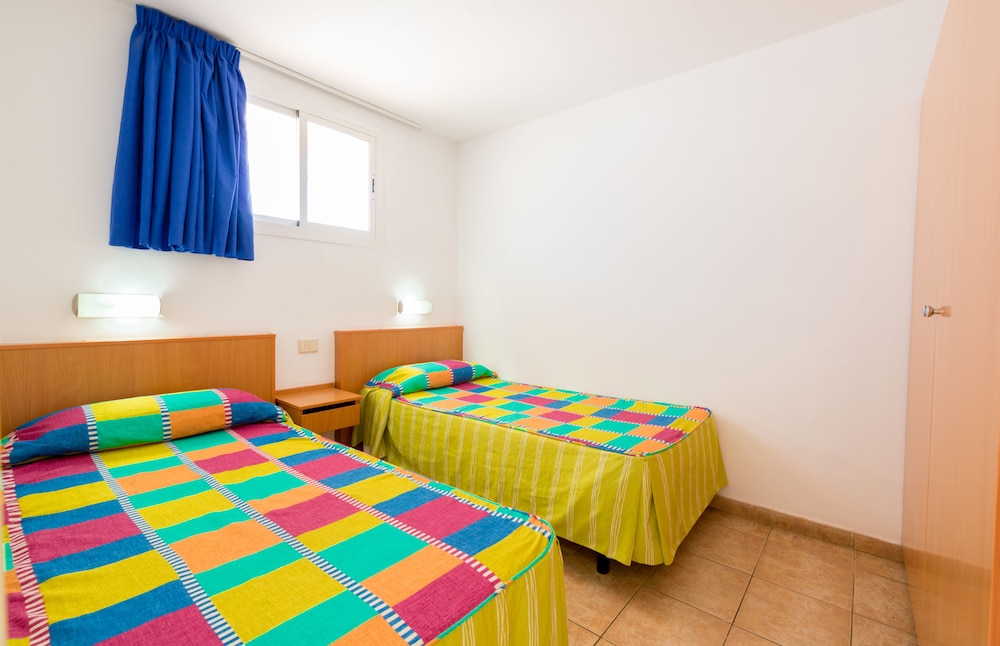 Apartamentos Karina — Hotel rooms in Playa del Ingles, Canary Islands