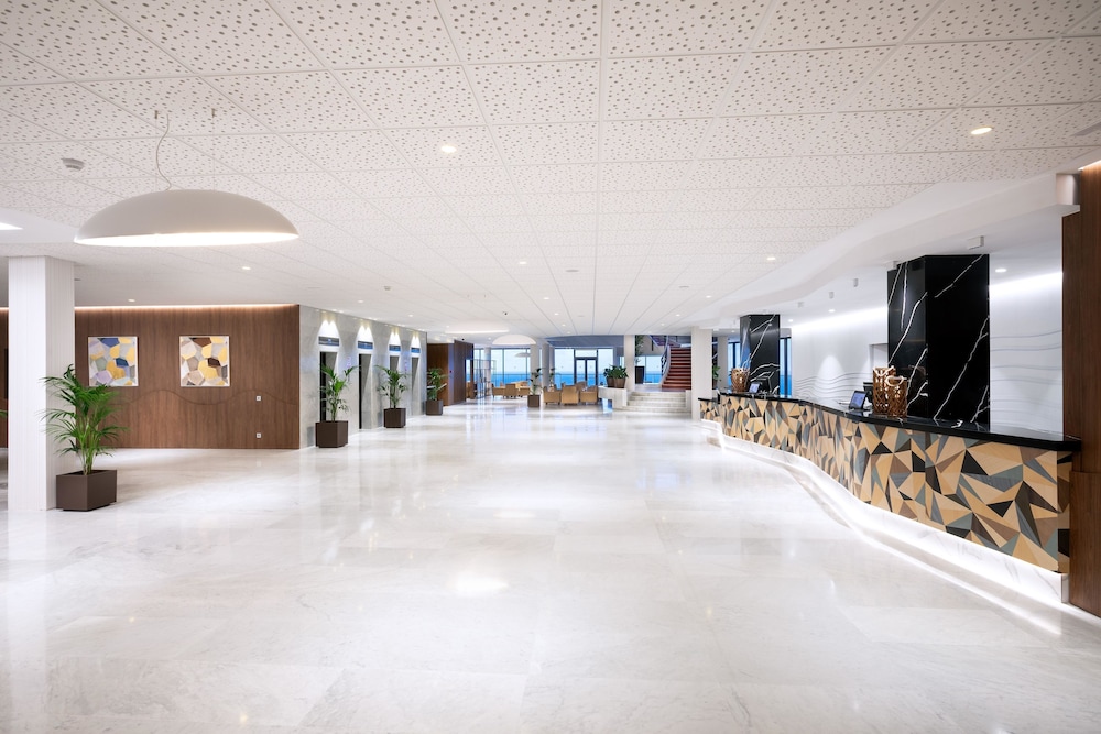 Hotel Best Semiramis — Hotel building in Puerto de la Cruz, Canary Islands