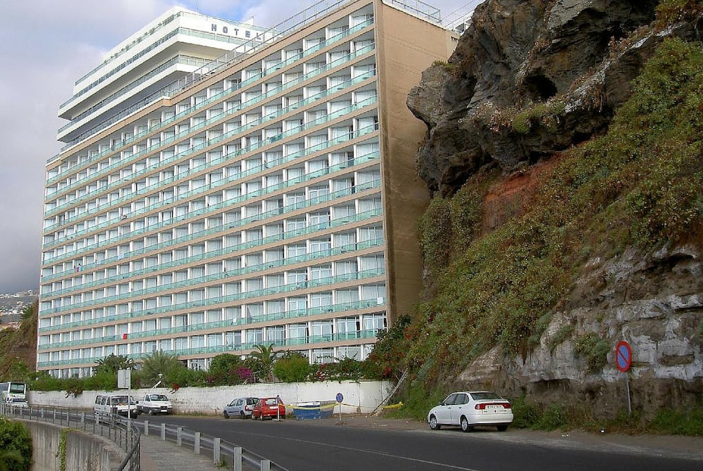 Hotel Best Semiramis — Hotel building in Puerto de la Cruz, Canary Islands