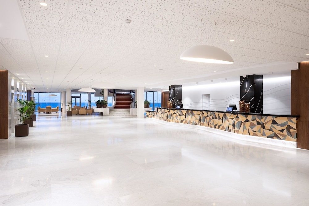 Hotel Best Semiramis — Hotel building in Puerto de la Cruz, Canary Islands