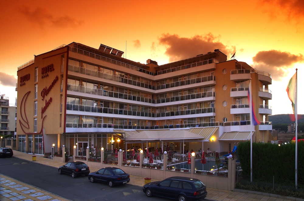 Plamena Palace — Hotel building in Primorsko, Burgas Region