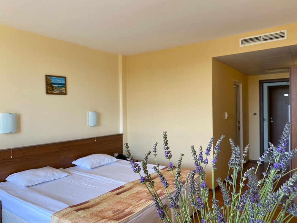 Plamena Palace — Hotel rooms in Primorsko, Burgas Region