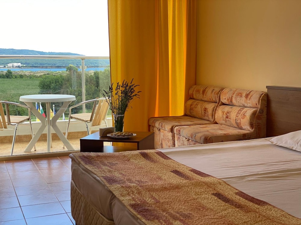 Plamena Palace — Hotel rooms in Primorsko, Burgas Region