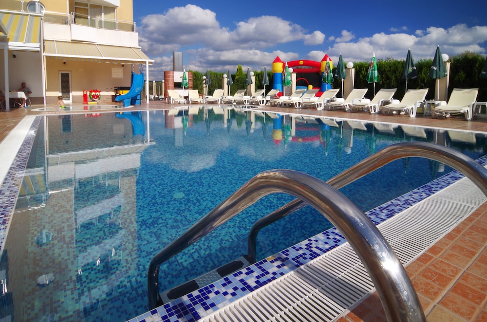 Plamena Palace — Swimming pool in Primorsko, Burgas Region