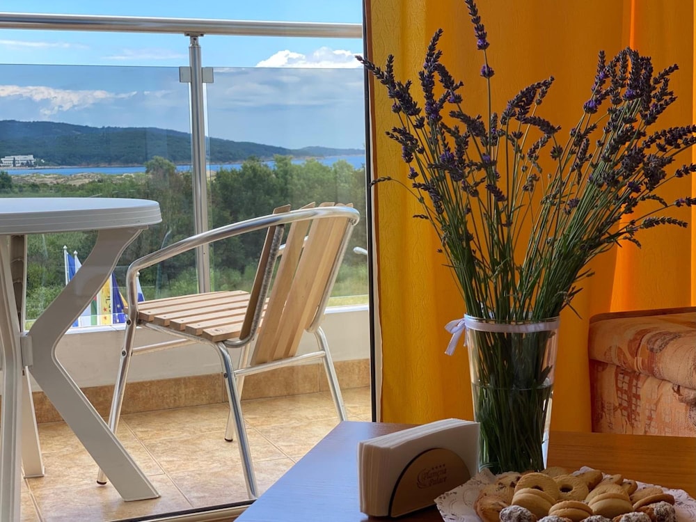 Plamena Palace — Hotel rooms in Primorsko, Burgas Region