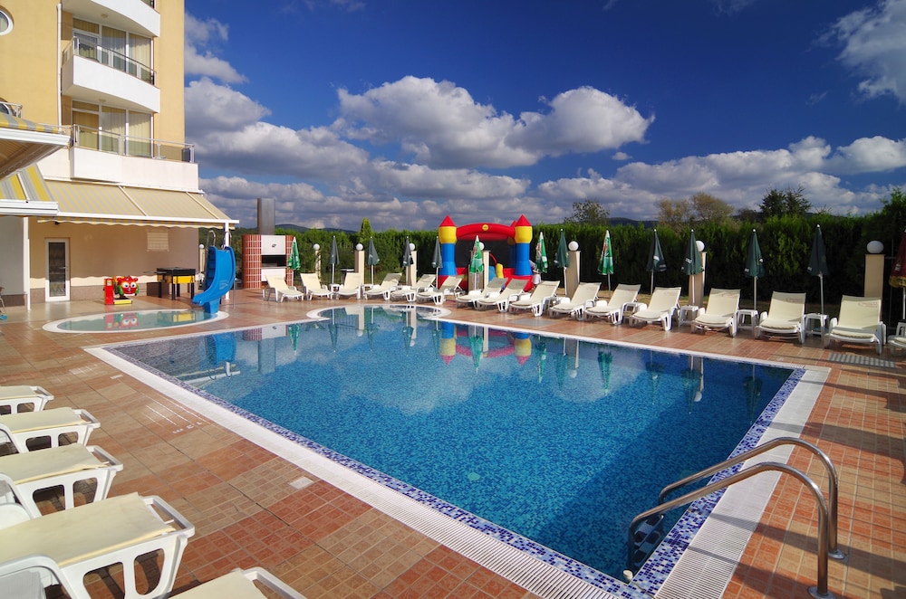 Plamena Palace — Swimming pool in Primorsko, Burgas Region