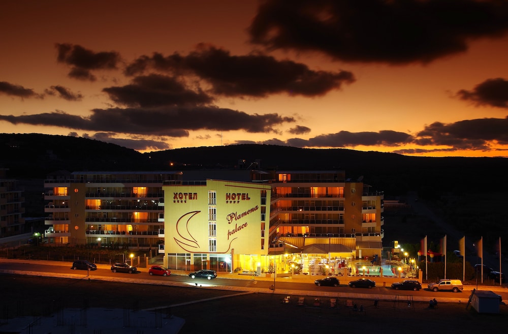 Plamena Palace — Hotel building in Primorsko, Burgas Region
