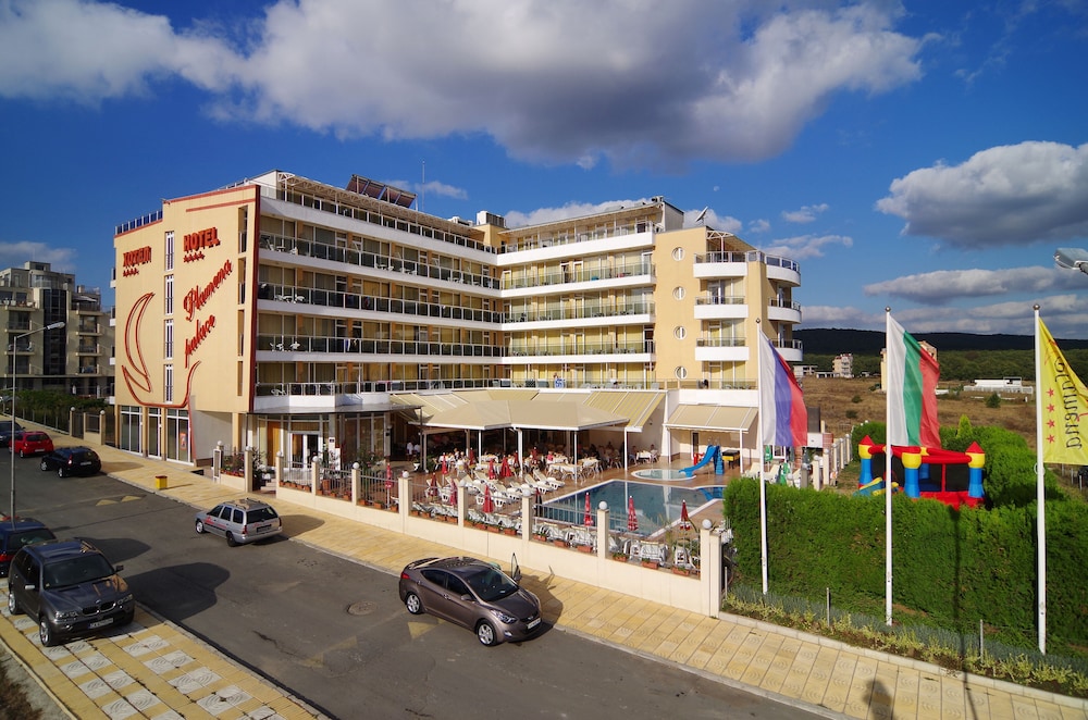 Plamena Palace — Hotel building in Primorsko, Burgas Region