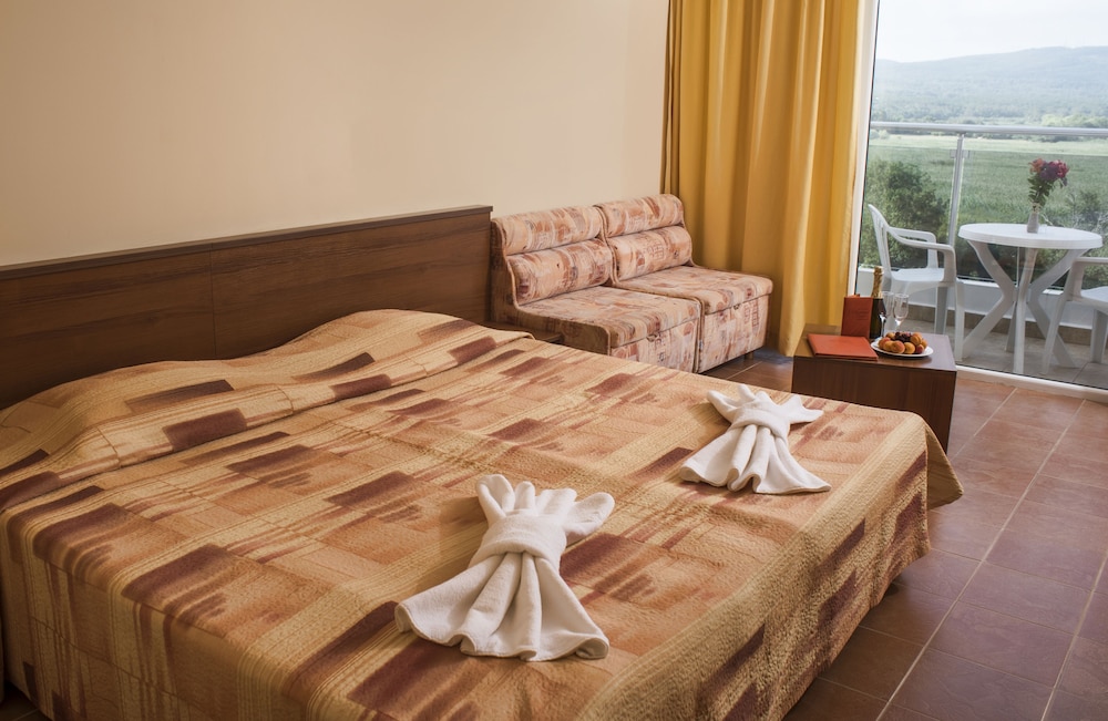 Plamena Palace — Hotel rooms in Primorsko, Burgas Region