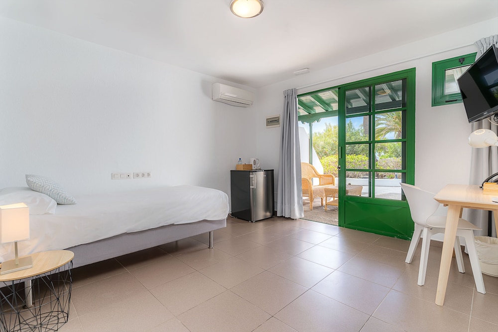 Casas Heddy Well-being Resort — Hotel rooms in Puerto del Carmen, Canary Islands