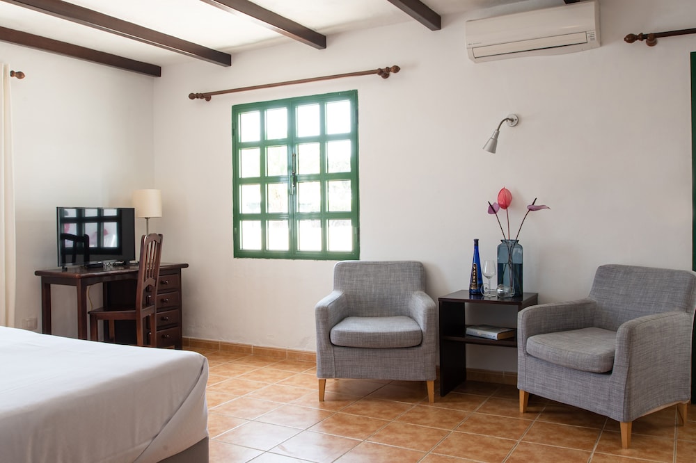 Casas Heddy Well-being Resort — Hotel rooms in Puerto del Carmen, Canary Islands