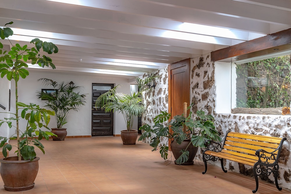 Casas Heddy Well-being Resort — Hotel building in Puerto del Carmen, Canary Islands