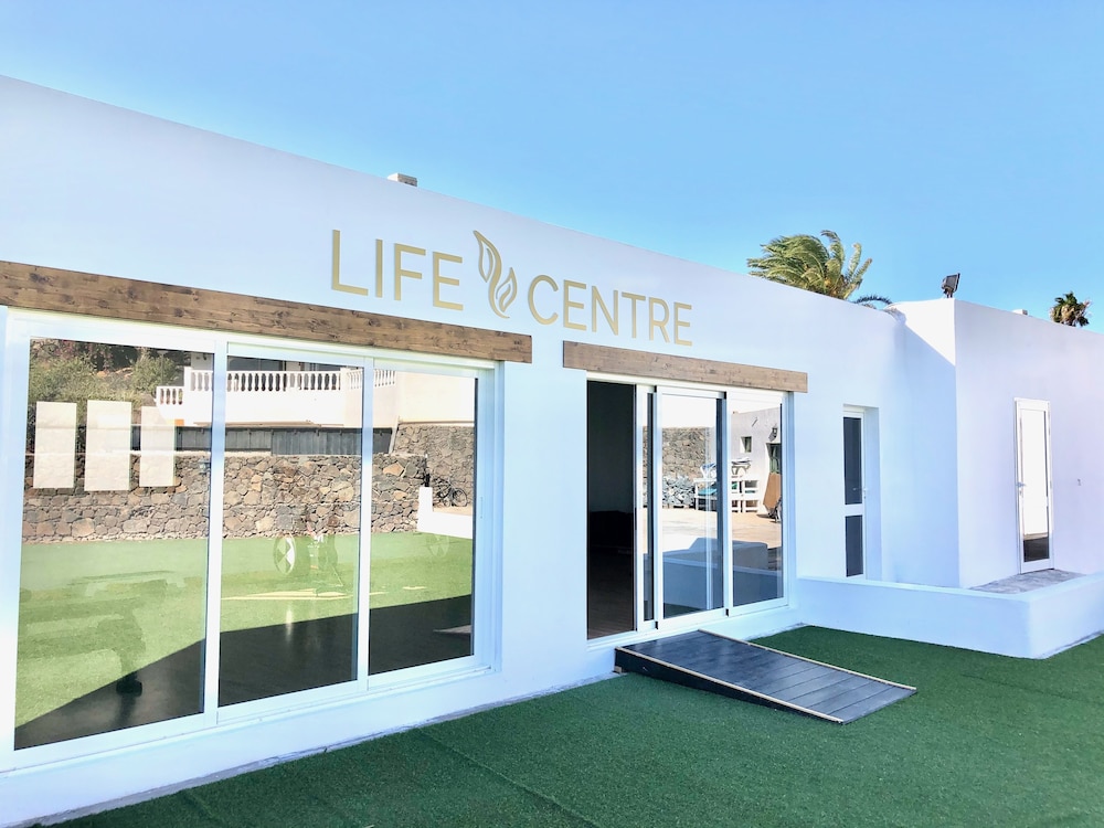 Casas Heddy Well-being Resort — Hotel building in Puerto del Carmen, Canary Islands