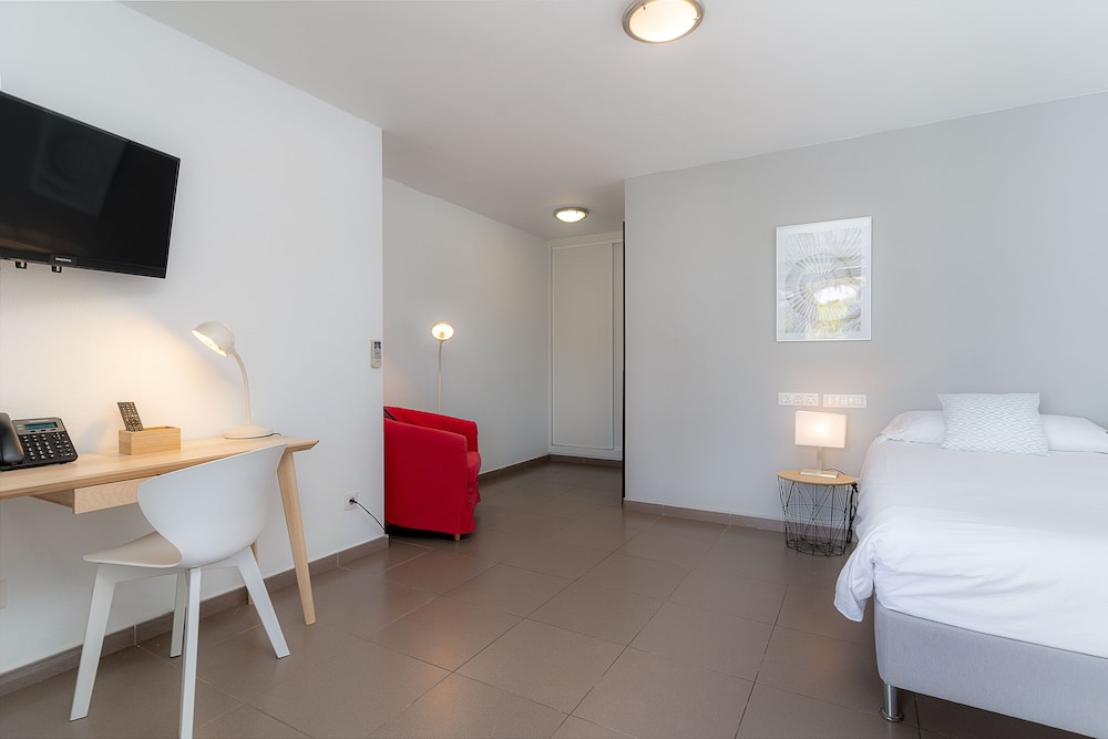 Casas Heddy Well-being Resort — Hotel rooms in Puerto del Carmen, Canary Islands
