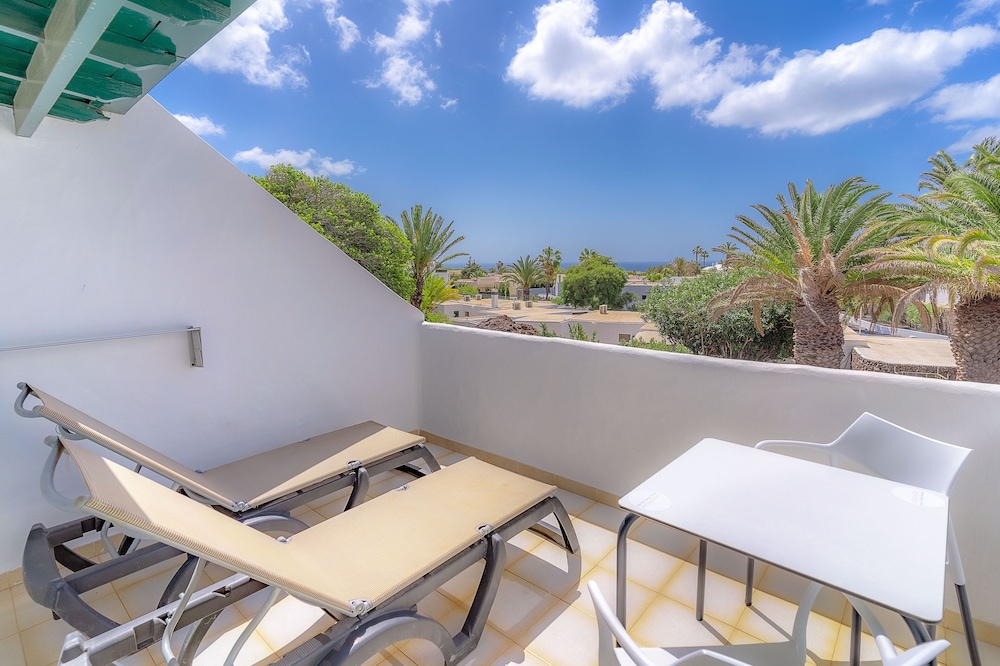 Casas Heddy Well-being Resort — Hotel rooms in Puerto del Carmen, Canary Islands