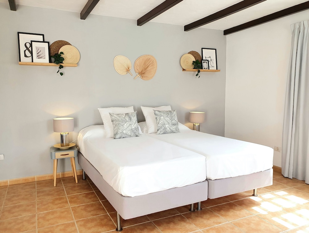 Casas Heddy Well-being Resort — Hotel rooms in Puerto del Carmen, Canary Islands