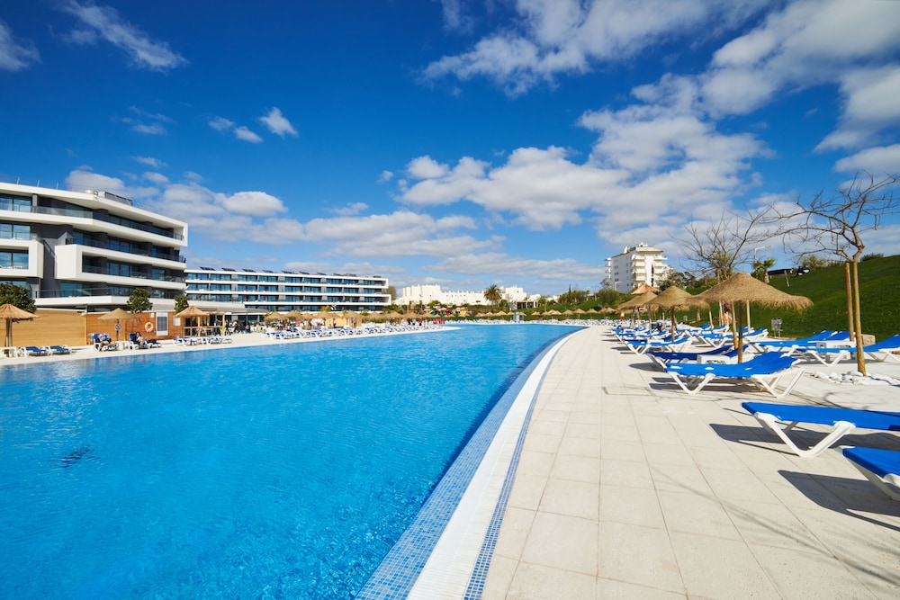 RR Alvor Baía Resort — Swimming pool in Alvor, Faro
