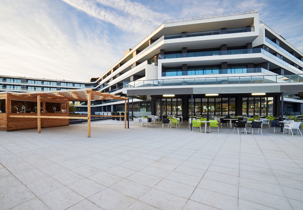 RR Alvor Baía Resort — Hotel building in Alvor, Faro