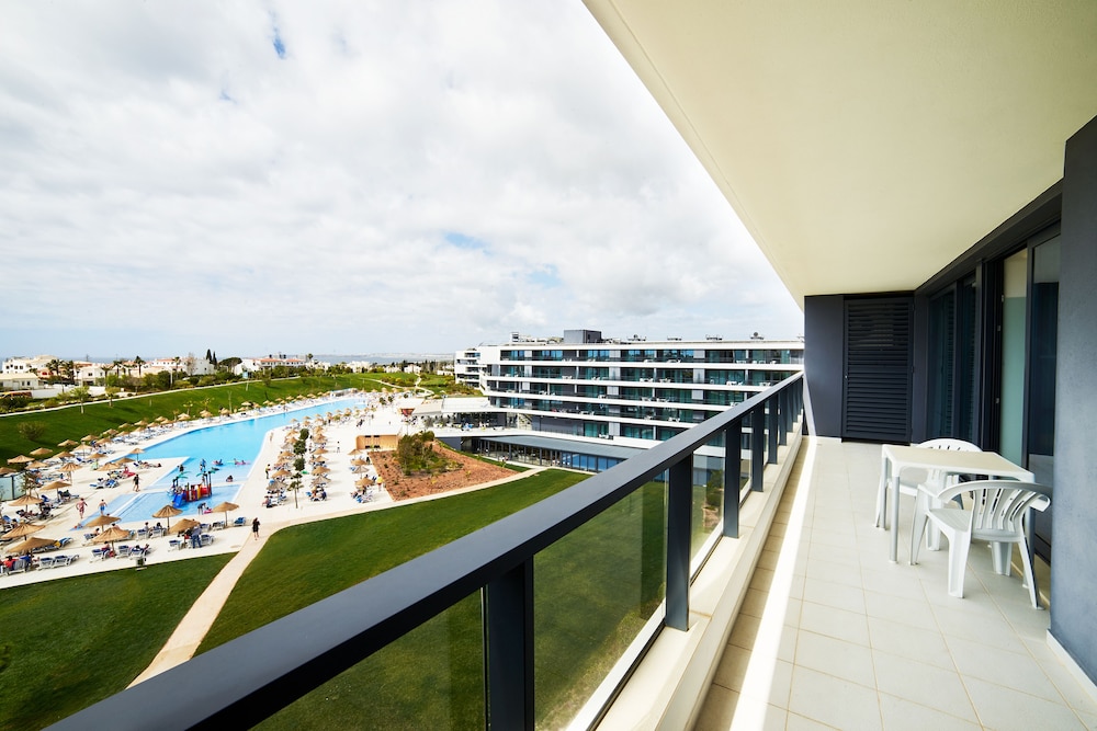 RR Alvor Baía Resort — Swimming pool in Alvor, Faro