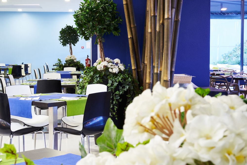 RR Alvor Baía Resort — Restaurant & bars in Alvor, Faro