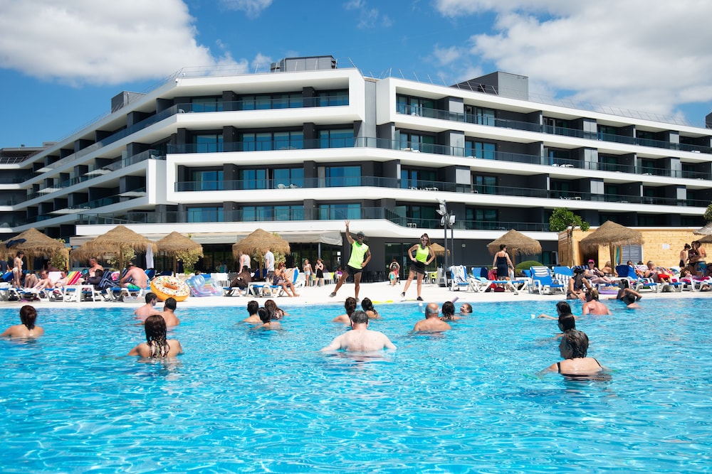 RR Alvor Baía Resort — Swimming pool in Alvor, Faro