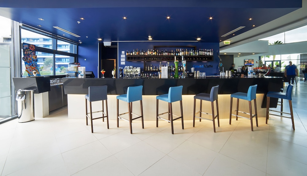 RR Alvor Baía Resort — Restaurant & bars in Alvor, Faro